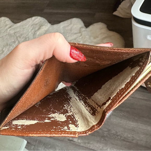 Louis Vuitton kiss lock wallet - Picture 12 of 14